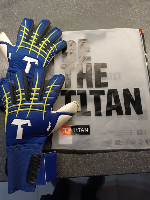 Nowe rękawice bramkarskie TITAN