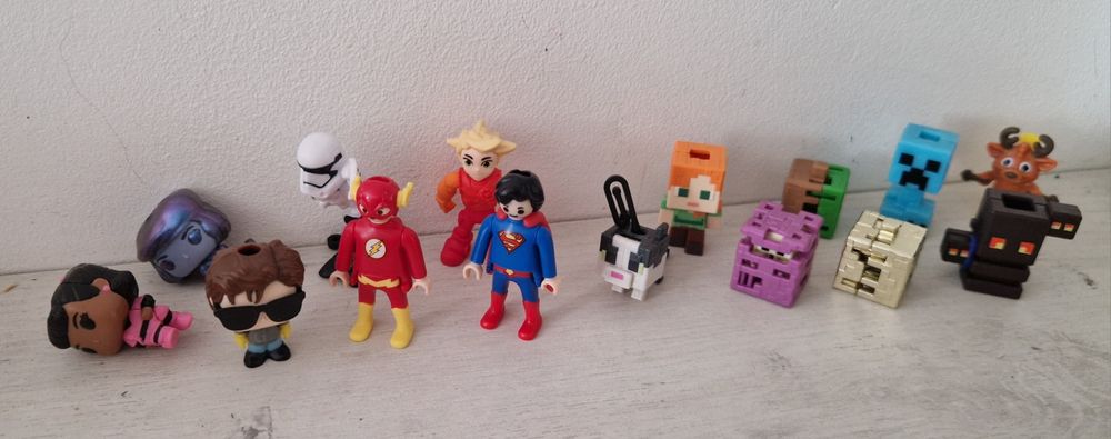 Kinder Joy Minecraft Дивні дива Playmobil Star wars