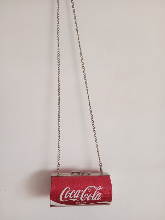Clutch Coca-Cola