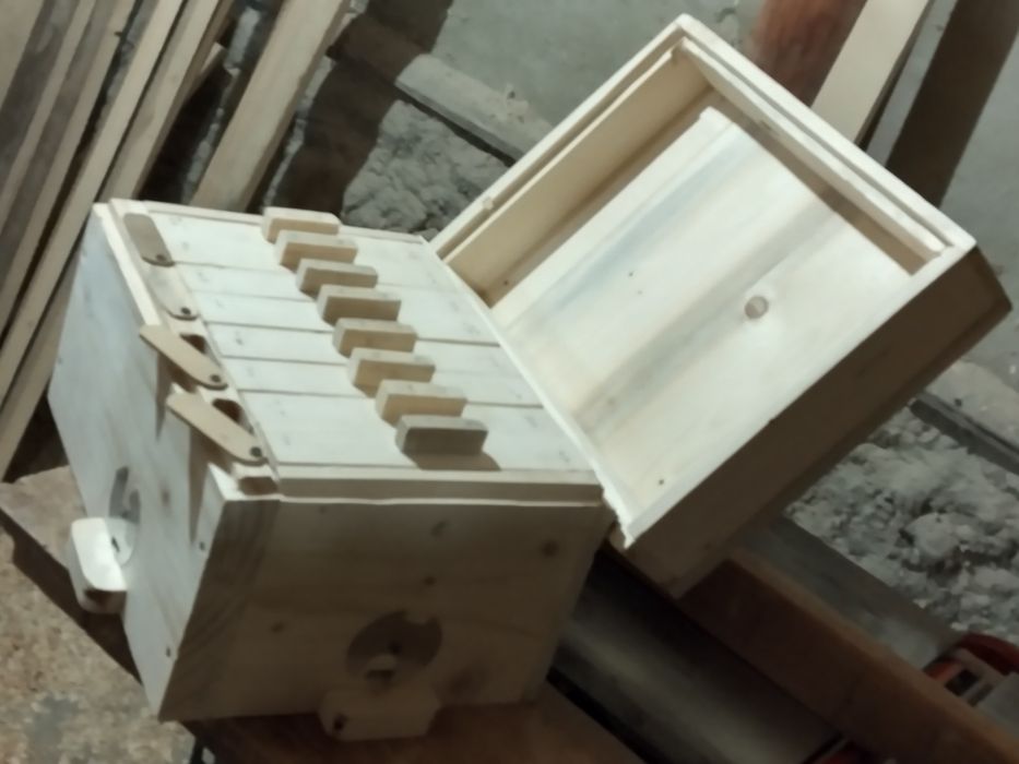 Нуклеуси, Вулики, кормушки для бджіл