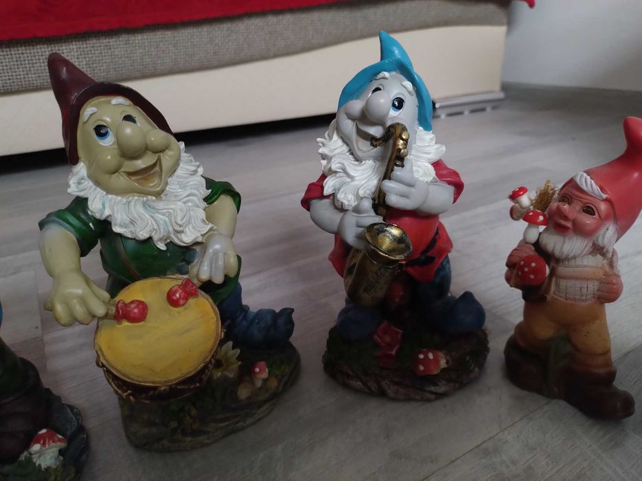 Zestaw pięciu figurek krasnali, fajna ozdoba domu, ogrodu