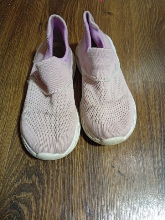 Кросівки, туфлі на дівчинку