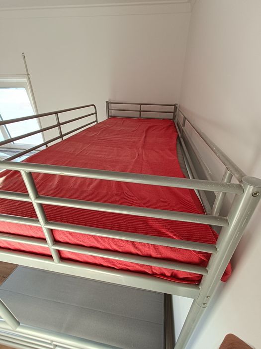 Cama de casal beliche com 2 colchões