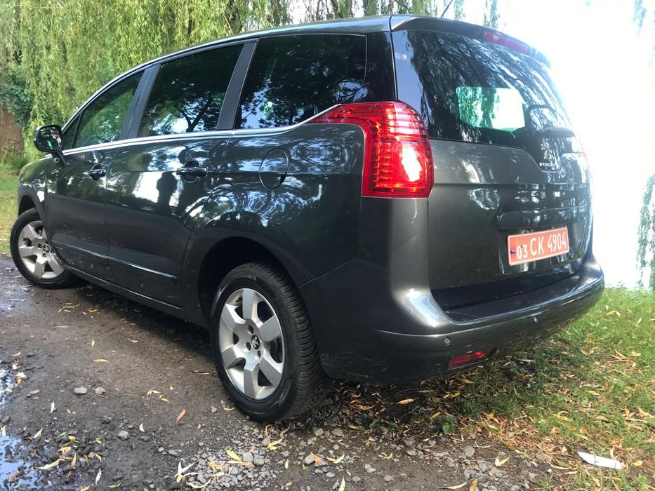 Пежо 5008 2014 року у відмінному стані