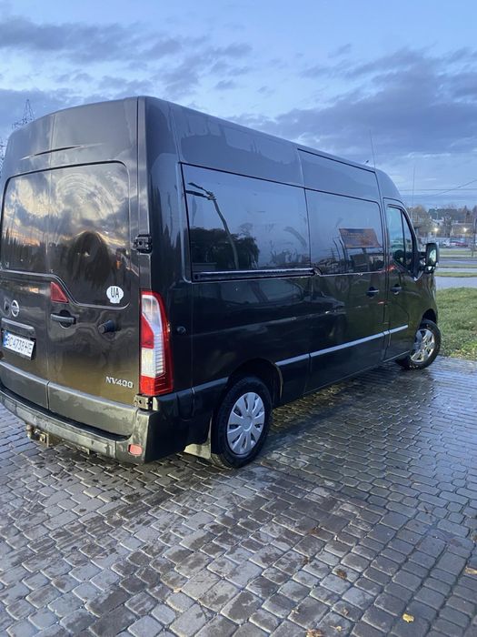 Бус пасажир нісан nv400 8+1