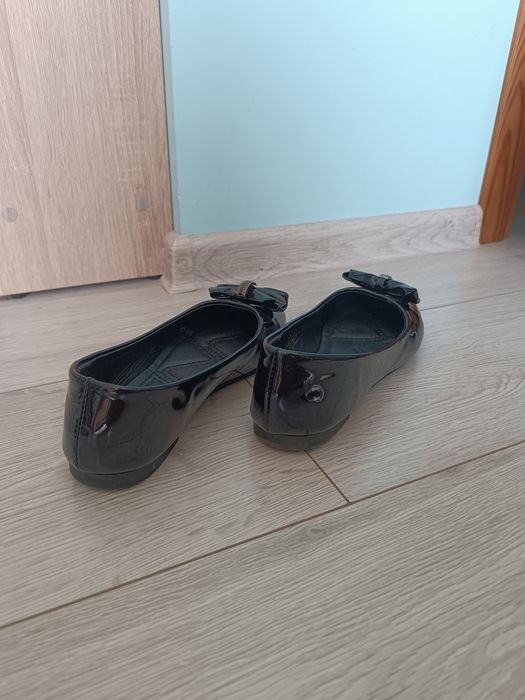 Balerinki lakierki czarne 38 kokarda