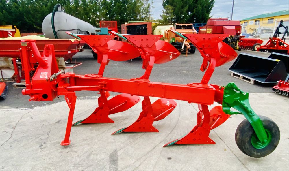 charrua de 3 corpos kverneland