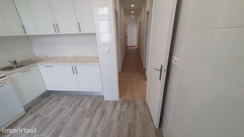 T3+1 , 100m2, 2wc, 2ºandar, cozinha equipada, Campo de Ourique