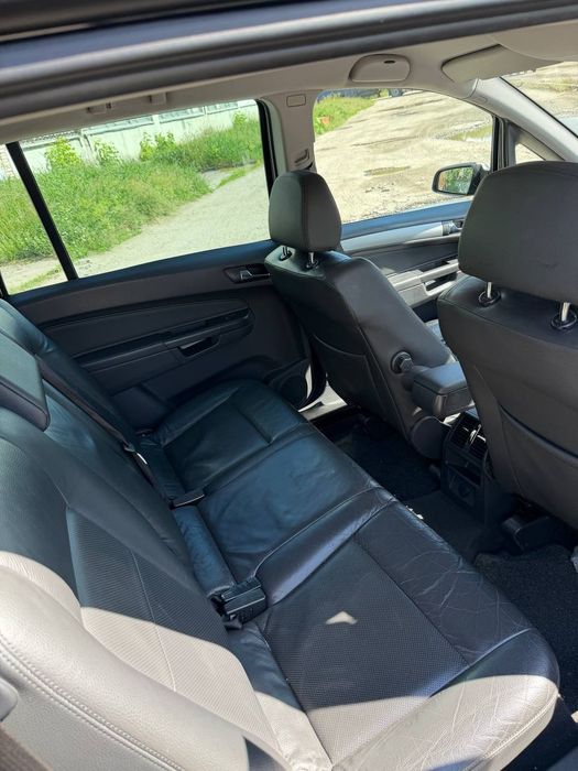 Продам Opel Zafira 2009р. Комплектація cosmo. Рідна фарба та пробіг.
