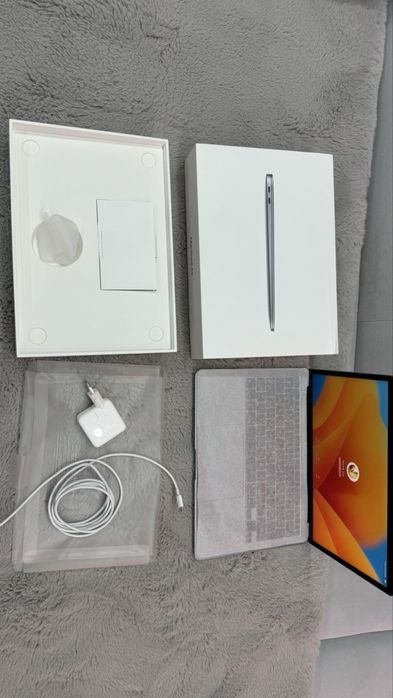 Macbook air m1 256gb новий