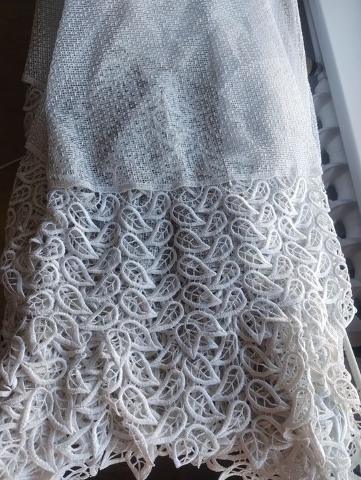 Firana na taśmie z gipiurą na duże okno - 5,20 m po umieszczeniu