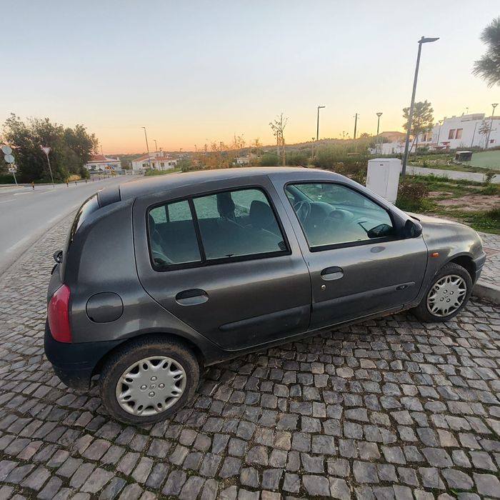 Renault Clio 1.2 RN (Set/1999) - Barato e Económico