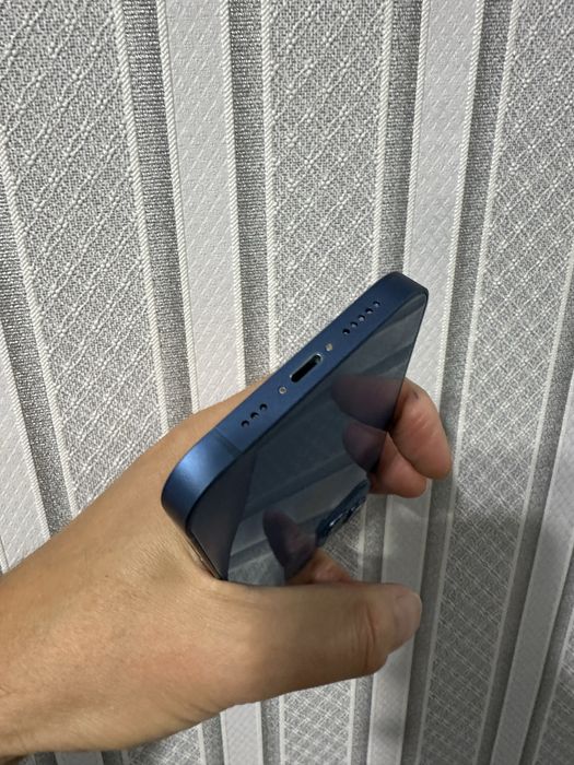 Apple iPhone 13 128 gb. Неверлок, акб 88%