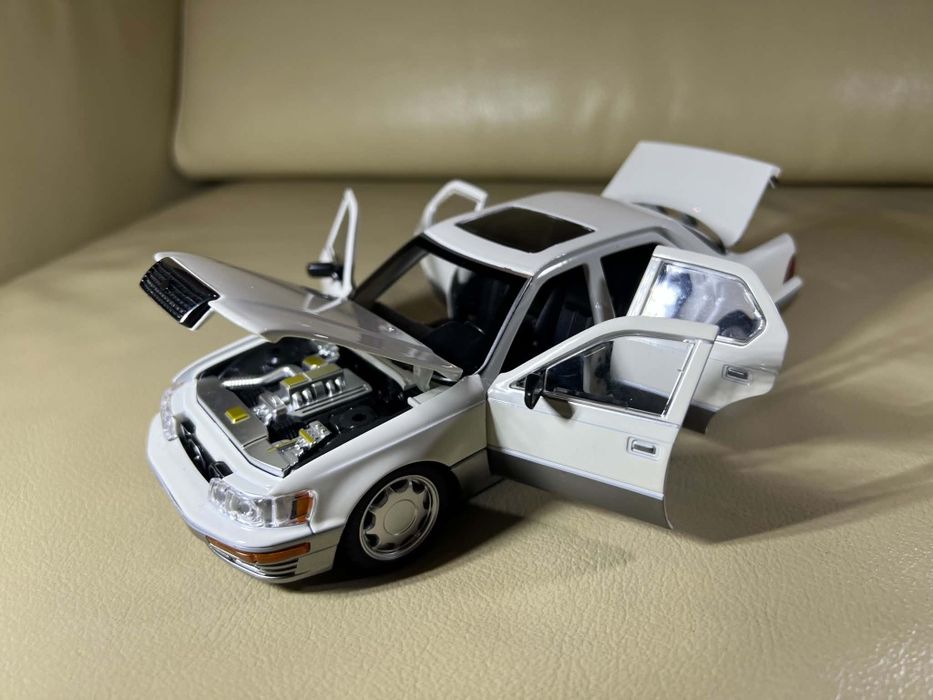 Model samochodu jak Lexus LS400 światła dźwięk otwierany 1:24