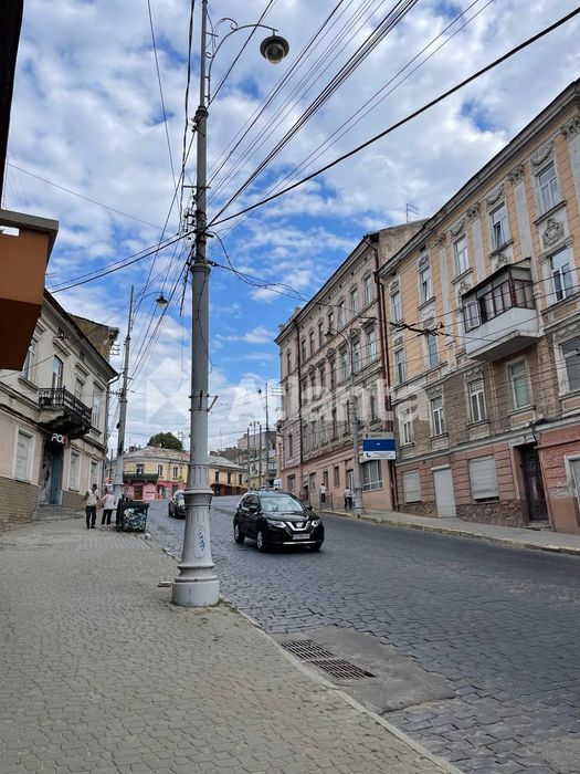 Фасадне приміщення перетин Головної та Сагайдачного