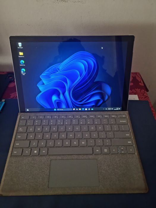 Portatil Microsoft surface pro - i5 7300U |  256 GB SSD | 8GB RAM | office 2021 |