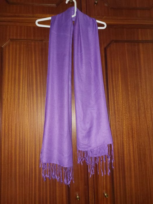 Pashmina de cor lilás