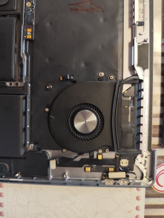Топкейс ( палмрест) для MacBook Pro 16 (2019)