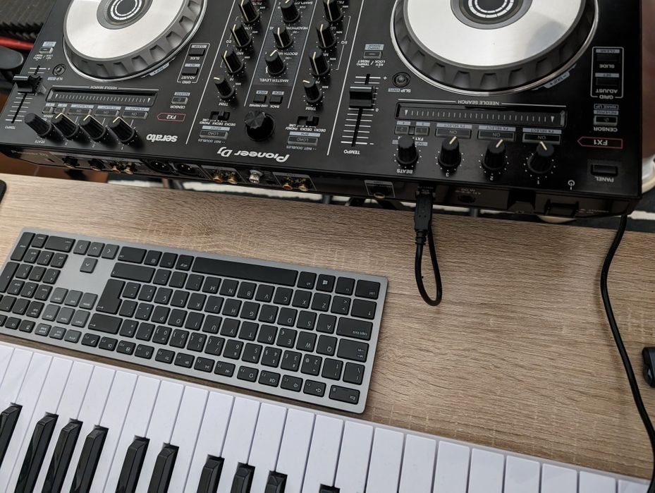 Pioneer DDJ SR2 Controlador DJ para Serato