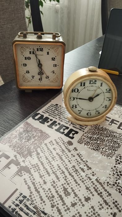 Старі годинники вітязь і янтарь з СССР