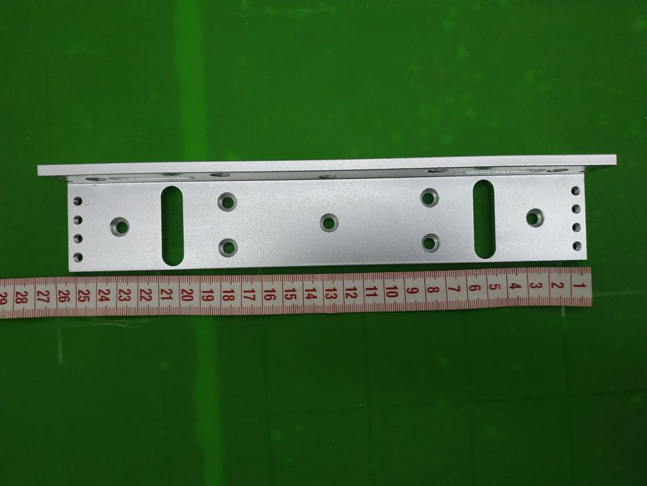 кронштейн для электромагнитного замка на двери