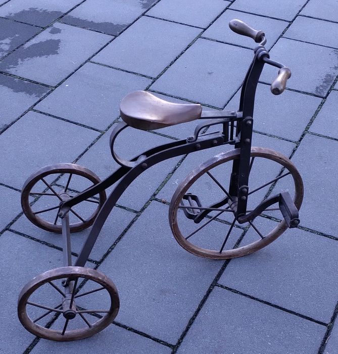 Stara zabawka rowerek