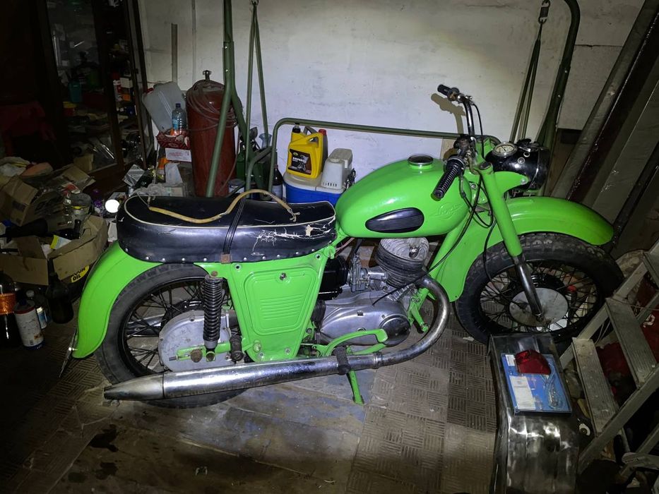 Продаю мотоцикл ИЖ Планета 2