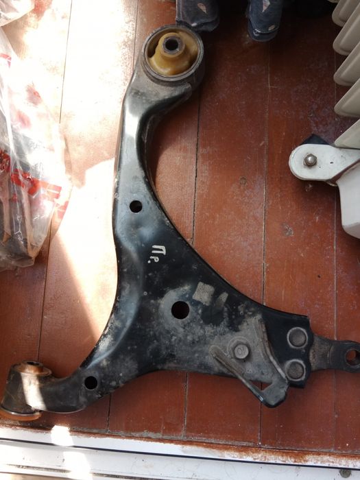 Продам два рычага подвески с новыми полиуретановыми саленблоками Киа