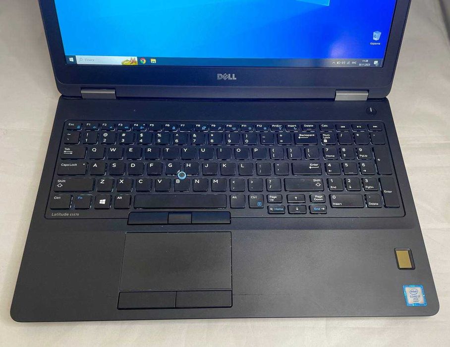 Ноутбук Dell 5570 / 15,6" HD LCD / i5-6300U / 8GB DDR4 / 128GB SSD