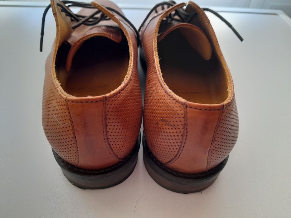 Sapatos de homem n. 40