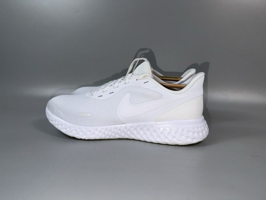 Кросівки Nike Revolution 42.5 розмір (по устілці 27 см)