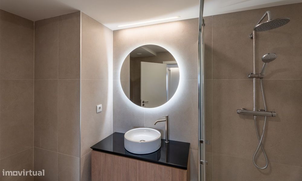 Apartamento T3 com ampla varanda e garagem