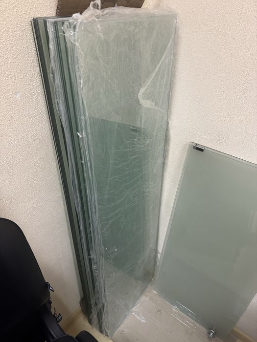 Стекло / полка / дверца для витрины  137,5 на 42 см