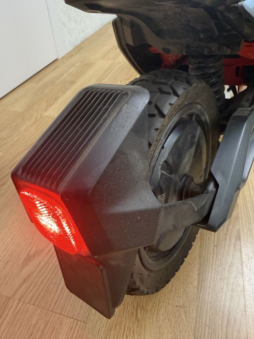 Продам Електросамокат Segway Ninebot ZT3 Pro E