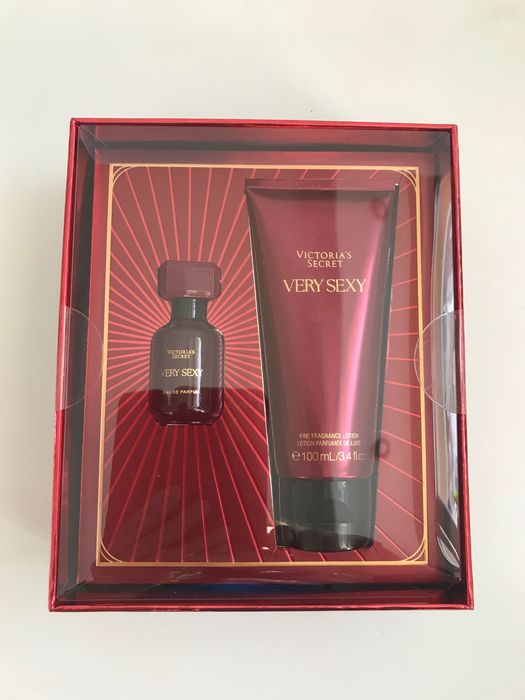 Подарункові набори Victoria's Secret спрей міст, лосьйон, парфуми