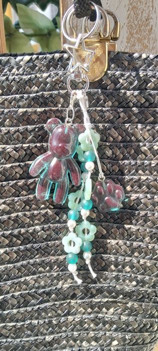 Bag charm artesanal urso em verde