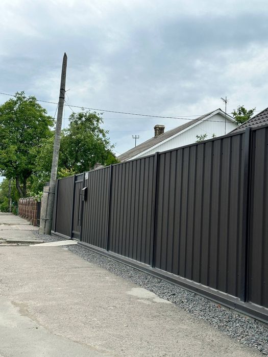 Паркан під ключ, будівельна бригада