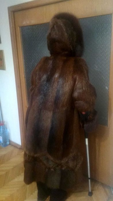 Шуба коричневая изз нутрии