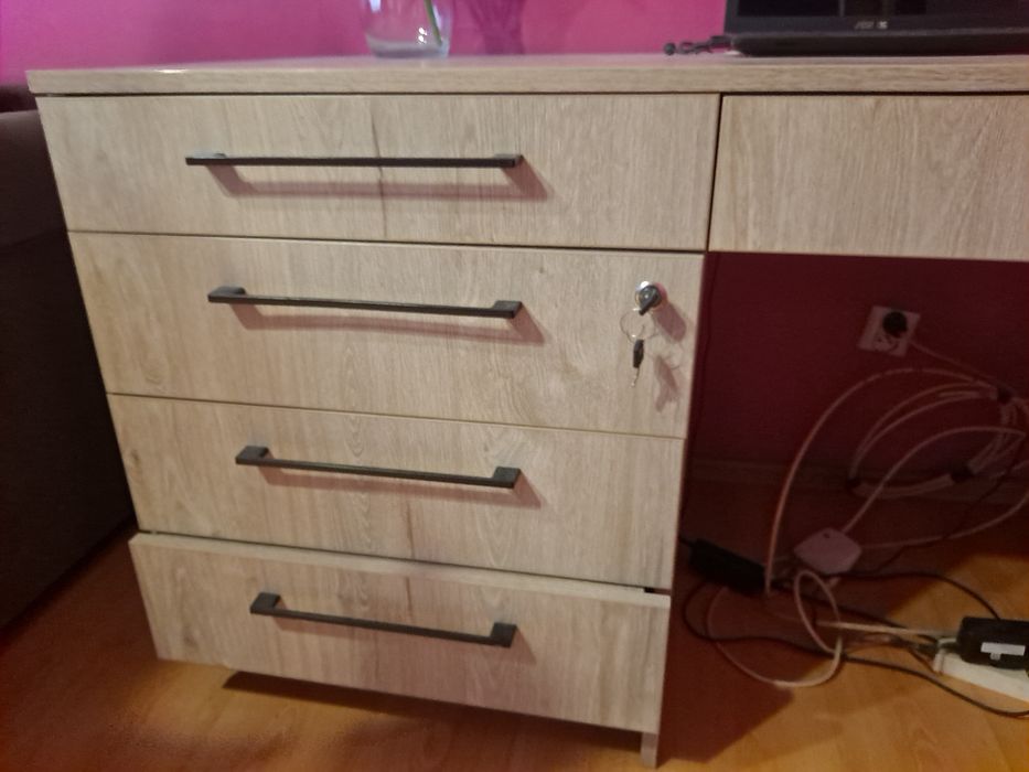 Biurko jak nowe.