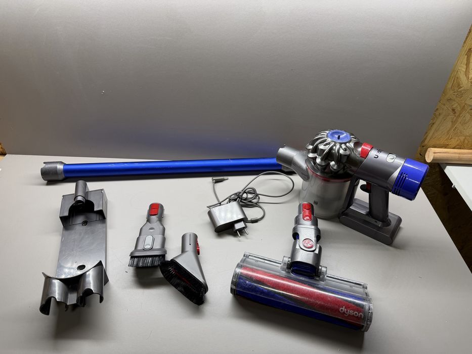 Dyson V8 odkurzacz pionowy bezworkowy