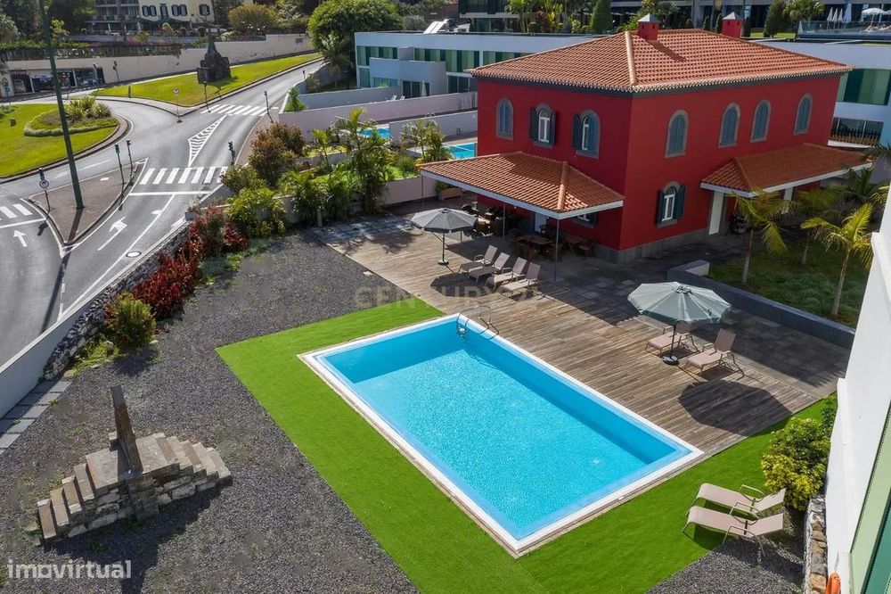 Moradia de Luxo com Piscina na Estrada Monumental – Funchal