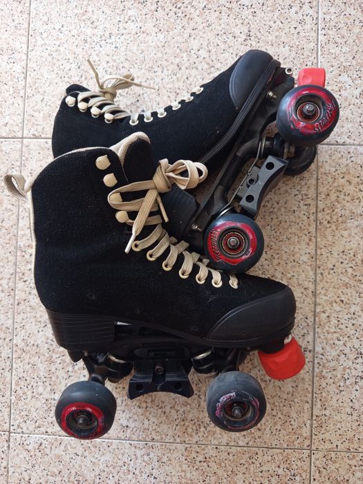Chaya rollerskates darksoul 39EU
