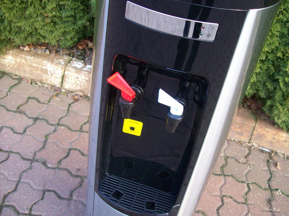 Dystrybutor do wody goracej schłodzonej. Bez butli. Limitu