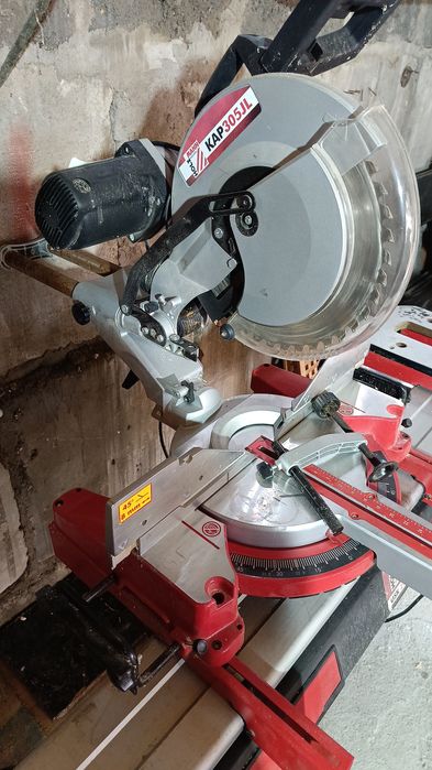 Piła ukośnica ze stołem roboczym Holzmann