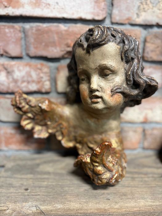 Przedwojenna głowa anioła