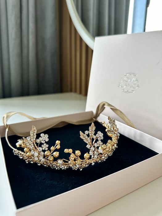 Elegancka opaska - tiara do włosów Novia Blanca
