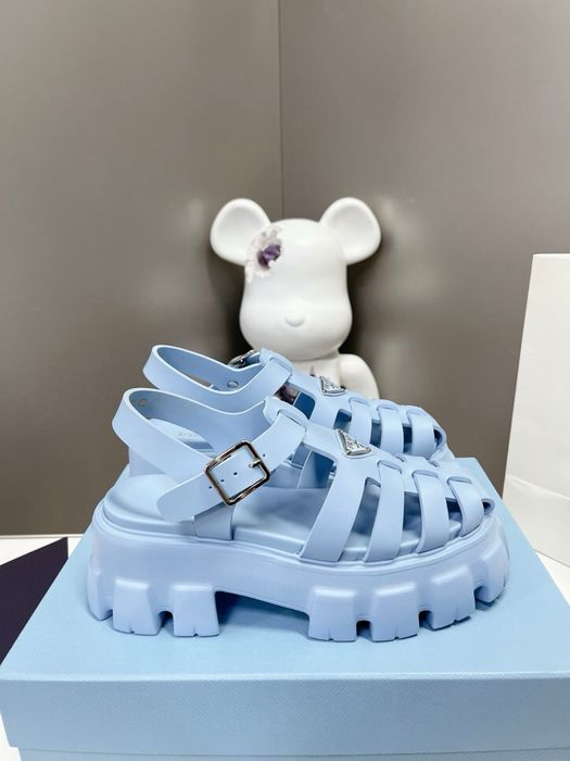 Босоніжки сандалі на платформі блакитні брендові Prada