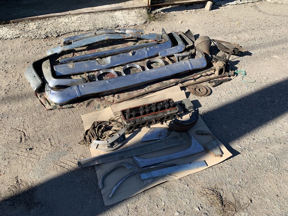 Продам передний, задний бампер, ободки фар, реле зарядки ГАЗ-21