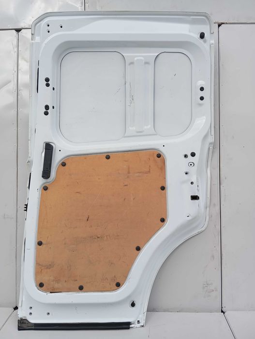Ford Transit Courier – Drzwi przesuwne prawe E94-11