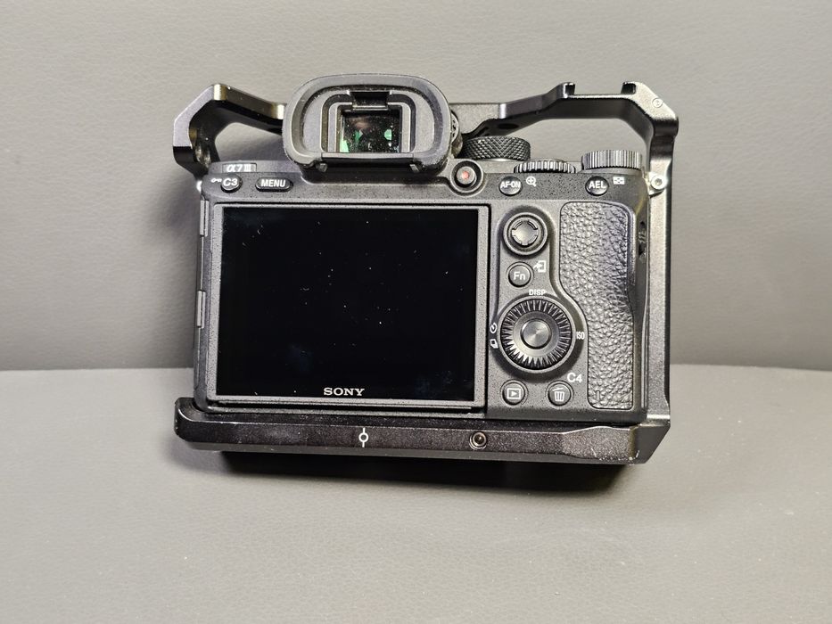 Sony Alpha A7 III Body (пробіг до 4000 кадрів) + клітка SmallRig